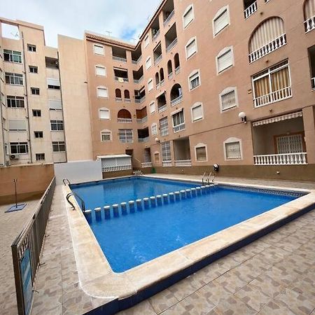 Cozy Apartment 5 Mins To Beach Torrevieja Exterior photo